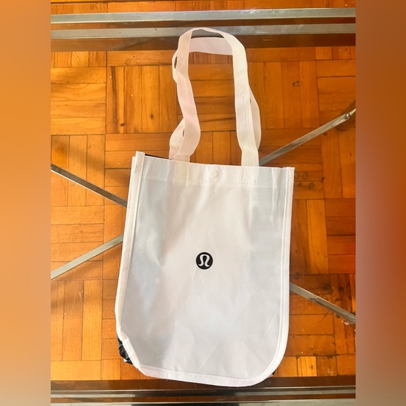 Large reusable Lulu lemon bag - Picture 3 of 4